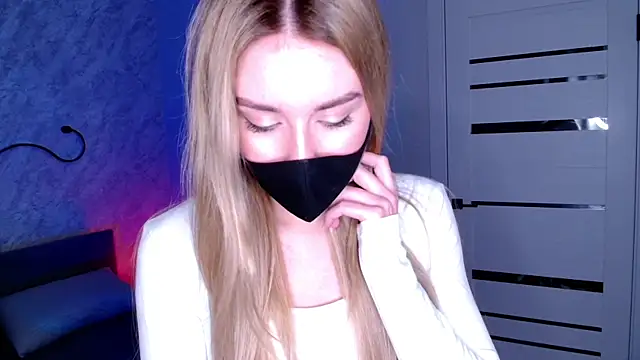 Snapshot of LulyDOLL chatting on April 2026 06:24:01 AM LulyDOLL online show from April 2026 06:24:01 AM