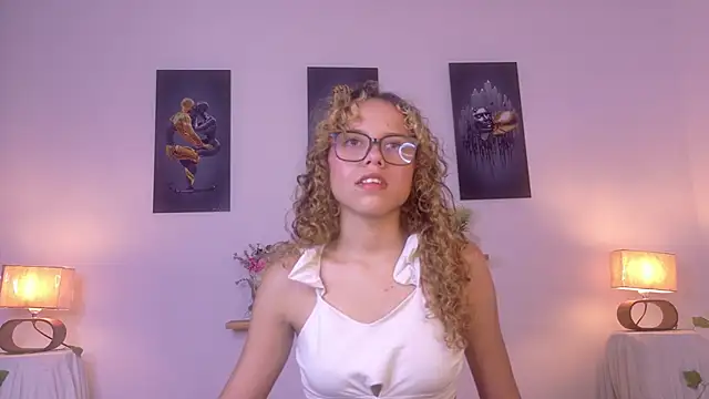 Snapshot of lia_valmont_01 chatting on June 2026 07:12:02 PM lia valmont 01 online show from June 2026 07:12:02 PM