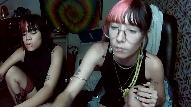 Snapshot of Moon_ chatting on April 2026 01:41:02 AM Moon online show from April 2026 01:41:02 AM