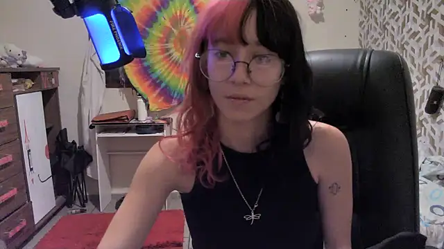 Snapshot of Moon_ chatting on April 2026 12:57:01 AM Moon online show from April 2026 12:57:01 AM