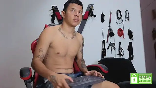 LatinsGuys2026 online show from April 2026 03:41:01 AM