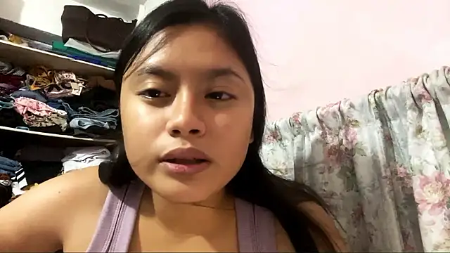 Snapshot of PennieDegraaf chatting on March 2026 01:06:02 PM PennieDegraaf online show from March 2026 01:06:02 PM