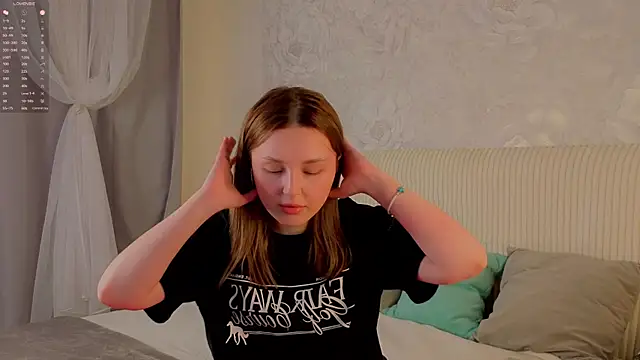 LorriMonz online show from June 2026 02:00:01 AM