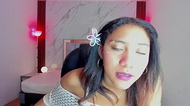 EsperanzaMora online show from May 2026 12:02:01 PM