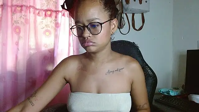 Snapshot of Zoe_film chatting on March 2026 02:56:01 PM Zoe film online show from March 2026 02:56:01 PM