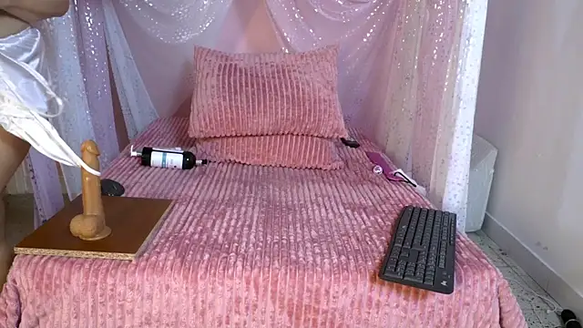 Snapshot of selene_moretti chatting on June 2026 12:30:01 PM selene moretti online show from June 2026 12:30:01 PM