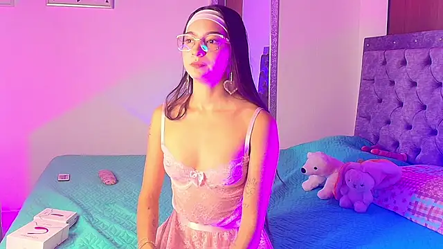 Snapshot of Daphne_Rosse chatting on July 2026 12:23:01 PM Daphne Rosse online show from July 2026 12:23:01 PM