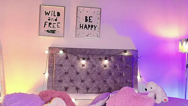 Snapshot of Daphne_Rosse chatting on July 2026 12:09:02 PM Daphne Rosse online show from July 2026 12:09:02 PM