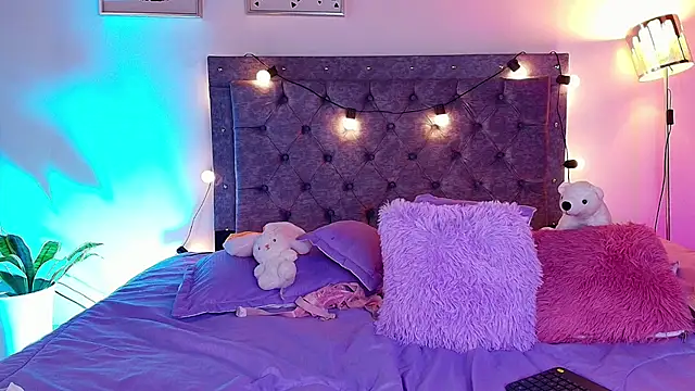 Snapshot of Daphne_Rosse chatting on July 2026 03:43:01 PM Daphne Rosse online show from July 2026 03:43:01 PM