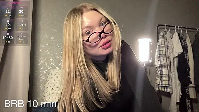 cutiejuliee online show from May 2026 02:22:01 PM