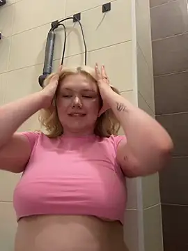 cutiejuliee online show from May 2026 11:59:01 AM