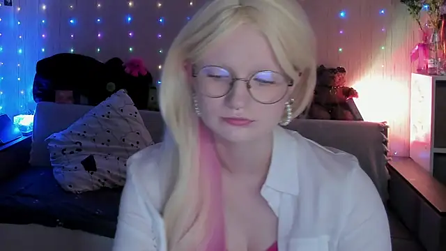JulietFisher online show from June 2026 03:28:01 AM