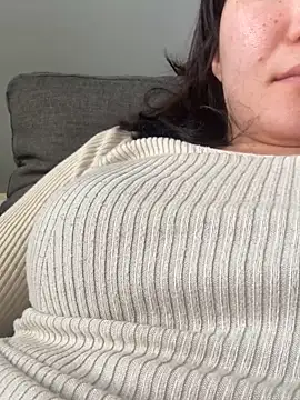 Molly242424- online show from March 2026 01:17:01 PM