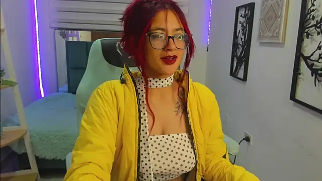 Snapshot of Sara_Red_X chatting on June 2026 04:05:01 AM Sara Red X online show from June 2026 04:05:01 AM