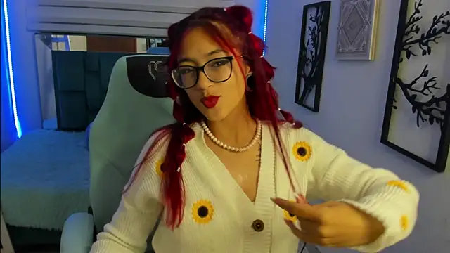 Snapshot of Sara_Red_X chatting on June 2026 03:19:02 AM Sara Red X online show from June 2026 03:19:02 AM