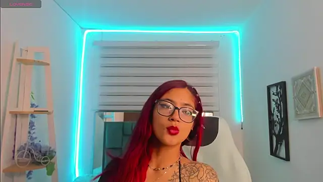 Snapshot of Sara_Red_X chatting on June 2026 03:42:02 AM Sara Red X online show from June 2026 03:42:02 AM