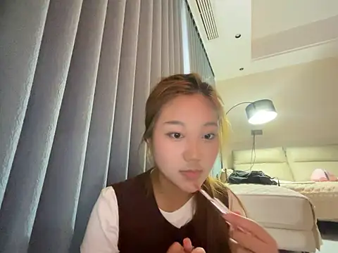 Snapshot of tutu512 chatting on June 2026 07:56:01 AM tutu512 online show from June 2026 07:56:01 AM