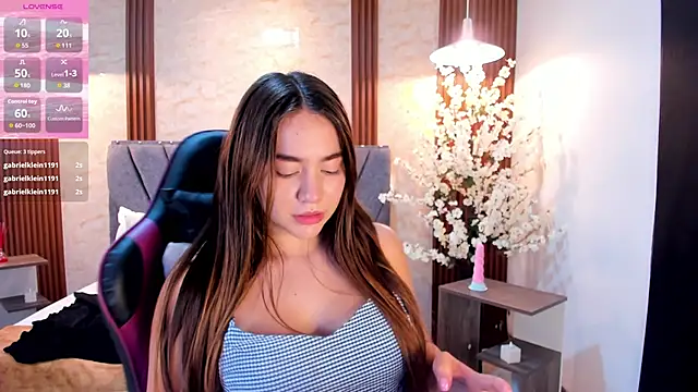 Anissa m  online show from April 2026 06:59:02 PM