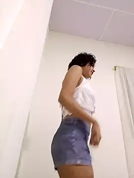 Yi Uzi online show from June 2026 12:42:01 AM