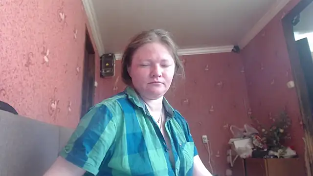 Snapshot of CharleyReid chatting on June 2026 04:22:02 AM CharleyReid online show from June 2026 04:22:02 AM