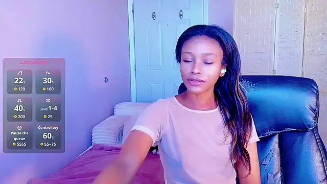 Snapshot of Amber_Fae chatting on May 2026 01:47:02 AM Amber Fae online show from May 2026 01:47:02 AM