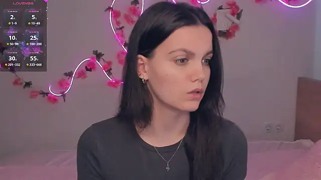 JuliannPaysour online show from May 2026 07:37:02 AM