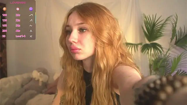 Snapshot of zoeforrd chatting on June 2026 05:17:02 AM zoeforrd online show from June 2026 05:17:02 AM