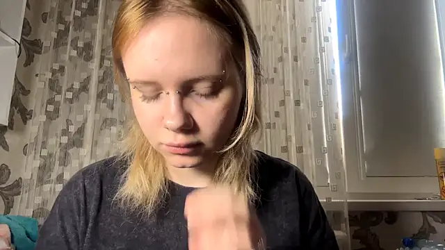 Snapshot of KrystenHoye chatting on March 2026 08:26:33 AM KrystenHoye online show from March 2026 08:26:33 AM