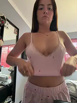 LolaSkyee online show from June 2026 06:23:01 AM
