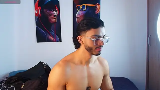 IamAxel03 online show from May 2026 08:06:01 PM