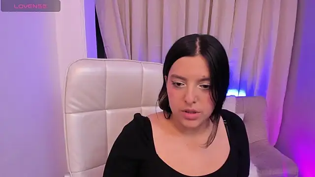Snapshot of Arihanna_London chatting on May 2026 03:44:02 AM Arihanna London online show from May 2026 03:44:02 AM
