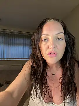 Ladyluxee online show from May 2026 07:30:02 PM
