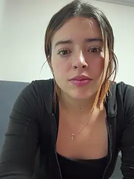 Snapshot of cattleya_Louise chatting on May 2026 05:53:01 PM cattleya Louise online show from May 2026 05:53:01 PM