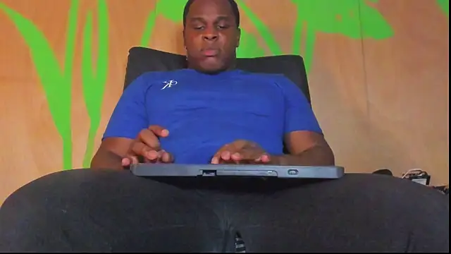 Snapshot of Ragnar_Kamau chatting on April 2026 04:02:02 AM Ragnar Kamau online show from April 2026 04:02:02 AM