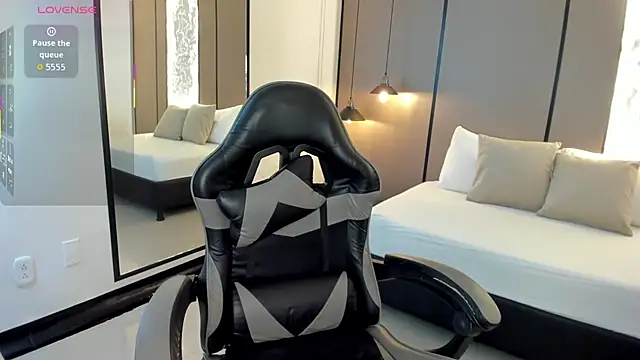 aisha hart  online show from April 2026 03:01:04 AM