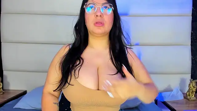 Snapshot of alice_morris77 chatting on April 2026 12:28:01 AM alice morris77 online show from April 2026 12:28:01 AM