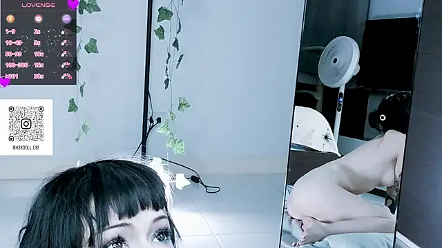 Snapshot of H3xD0ll chatting on August 2026 01:13:02 PM H3xD0ll online show from August 2026 01:13:02 PM