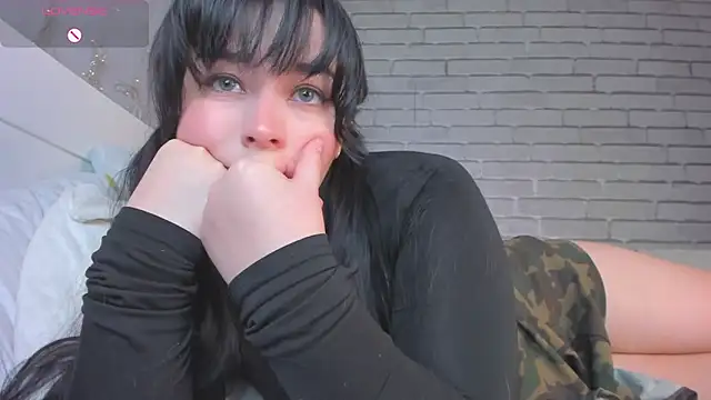 Snapshot of NatalForsy chatting on April 2026 12:28:01 PM NatalForsy online show from April 2026 12:28:01 PM