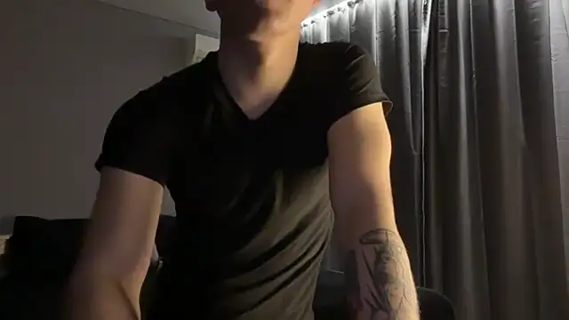 MaxWoolf online show from April 2026 06:10:01 PM