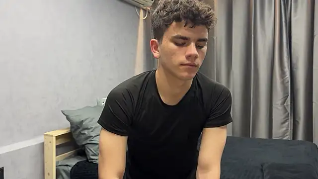 MaxWoolf online show from May 2026 04:14:02 PM