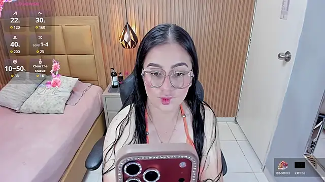 Snapshot of SAMANTHAFIORE2 chatting on May 2026 07:43:01 PM SAMANTHAFIORE2 online show from May 2026 07:43:01 PM