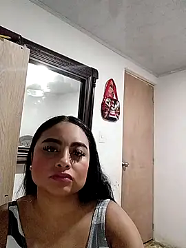 Snapshot of Aliceee_bolton chatting on April 2026 06:00:02 AM Aliceee bolton online show from April 2026 06:00:02 AM