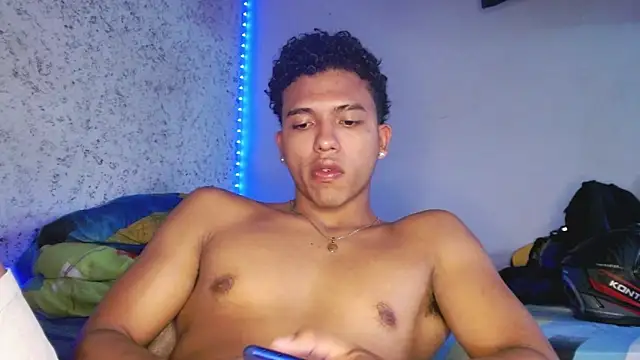 Snapshot of tonydesire_ chatting on April 2026 08:00:02 PM tonydesire online show from April 2026 08:00:02 PM