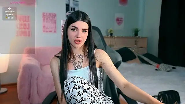 molly rettyy online show from June 2026 05:01:01 AM