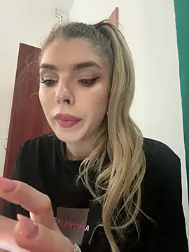 Snapshot of AishaDiamond chatting on March 2026 06:31:01 PM AishaDiamond online show from March 2026 06:31:01 PM