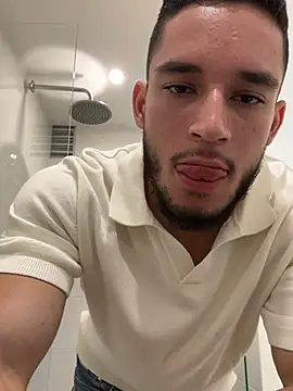 Snapshot of axel_tone chatting on June 2026 11:05:01 PM axel tone online show from June 2026 11:05:01 PM
