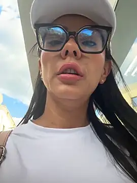SofiParma online show from June 2026 10:10:02 PM