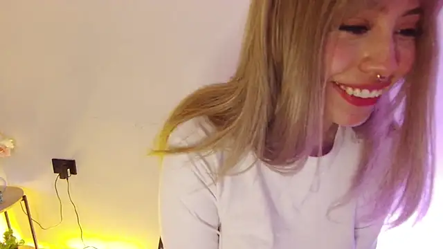 Evannia online show from May 2026 04:07:02 AM