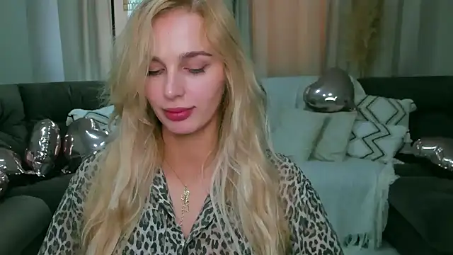 Snapshot of blonde__flirt chatting on April 2026 05:08:02 AM blonde flirt online show from April 2026 05:08:02 AM