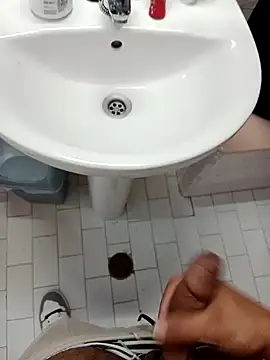 maicolvalejo4444 online show from April 2026 06:28:01 PM